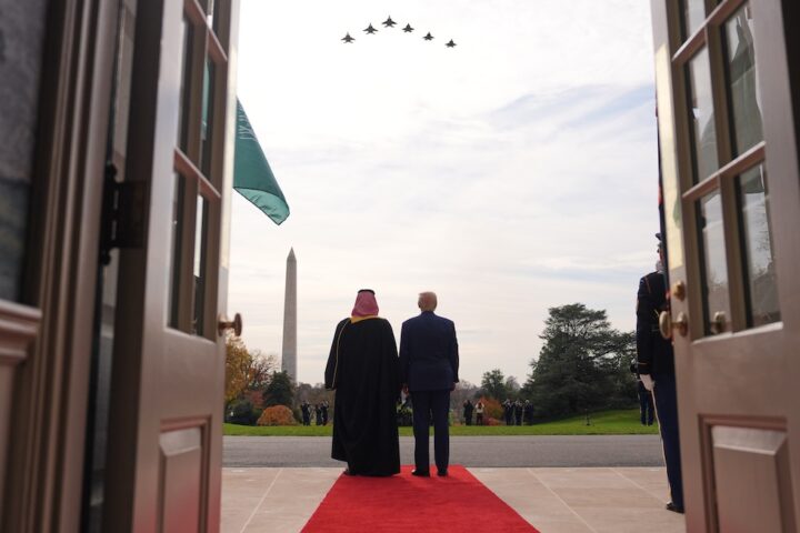 Trump riduce il sostegno militare all’Arabia Saudita in un momento critico per il paese