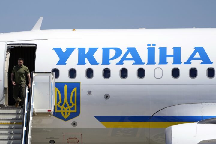 Un drone russo di tipo Shahed avrebbe quasi colpito l'aereo di Zelensky in Moldavia