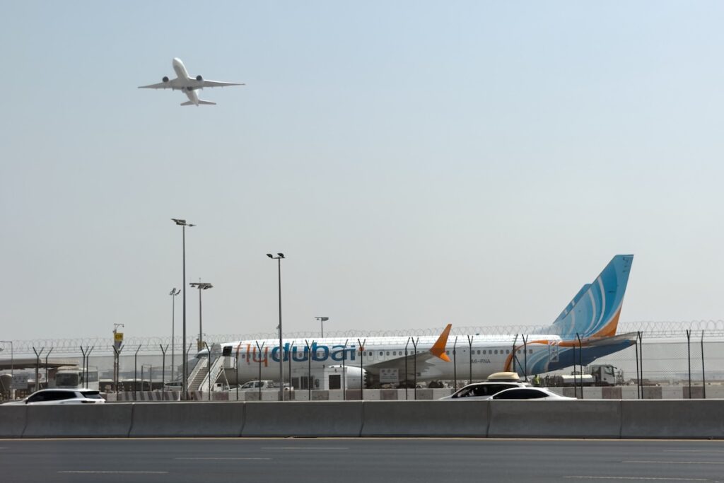 Un volo Flydubai da Dubai a Tel Aviv atterra d'emergenza in Arabia Saudita dopo scontro tra piloti