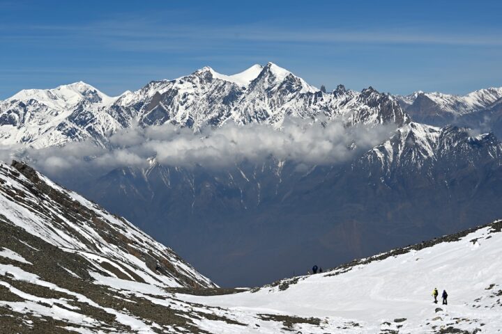 Valanga sull'Himalaya: dodici dispersi e due morti dopo il maltempo nel Nepal