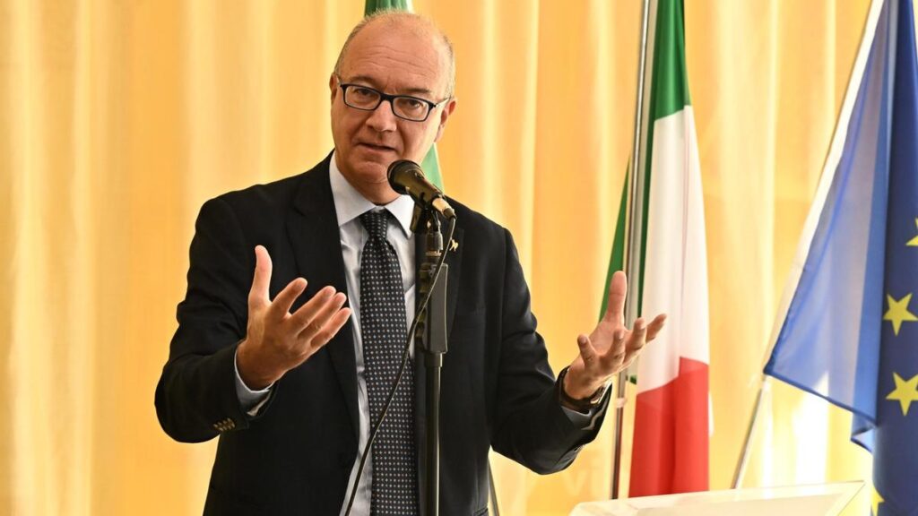 Valditara: il governo introduce un tetto del 30% per alunni stranieri nelle classi