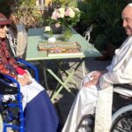 Vasco Rossi: "Grazie Emma! Riconoscimento dell'impegno umanitario di Bonino con papa Francesco