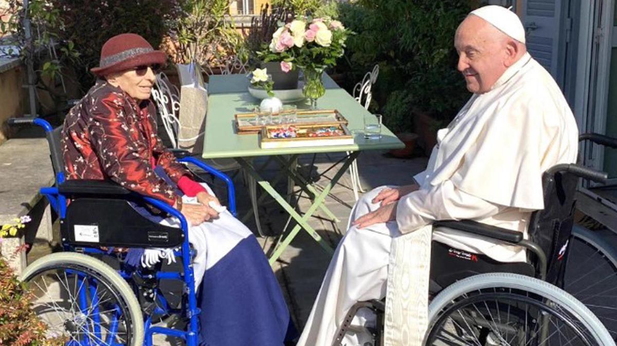 Vasco Rossi: "Grazie Emma! Riconoscimento dell'impegno umanitario di Bonino con papa Francesco