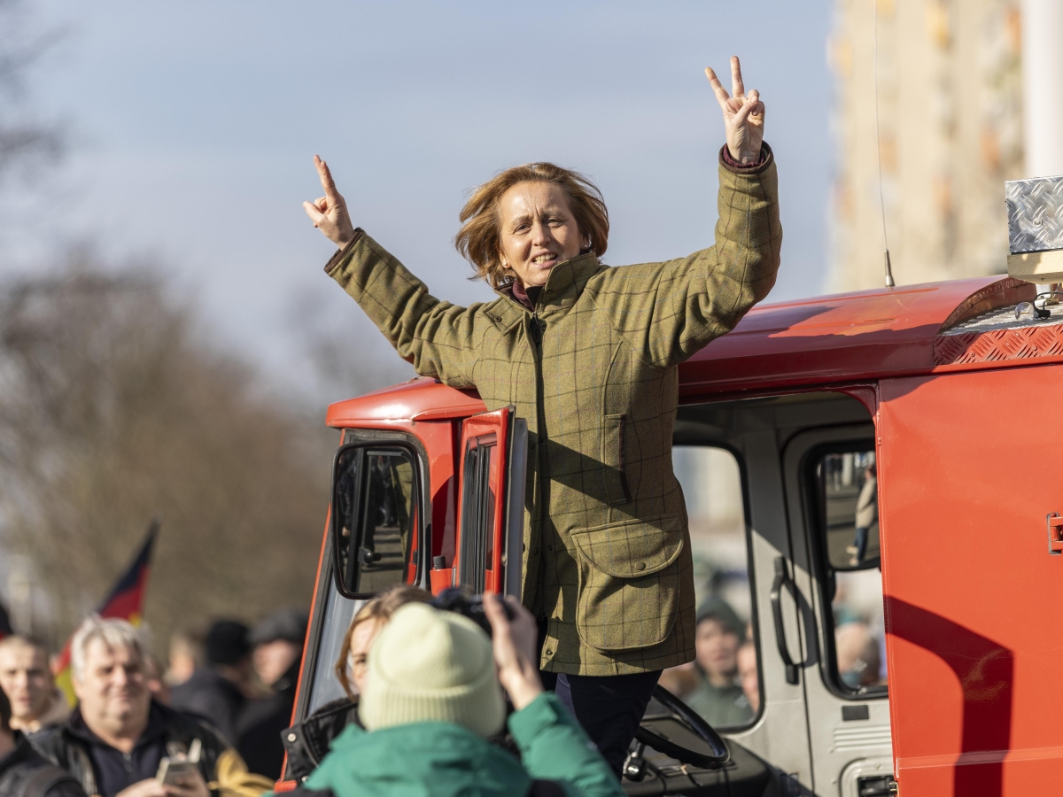 Von Storch: «Espelleremo un milione e mezzo di afghani e siriani per alleggerire la Germania»
