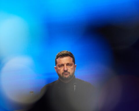 Zelensky avverte: lo spazio aereo russo non è più sicuro per le compagnie aeree