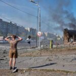 Zelensky avverte Mosca: «Risponderemo colpendo le centrali energetiche russe»