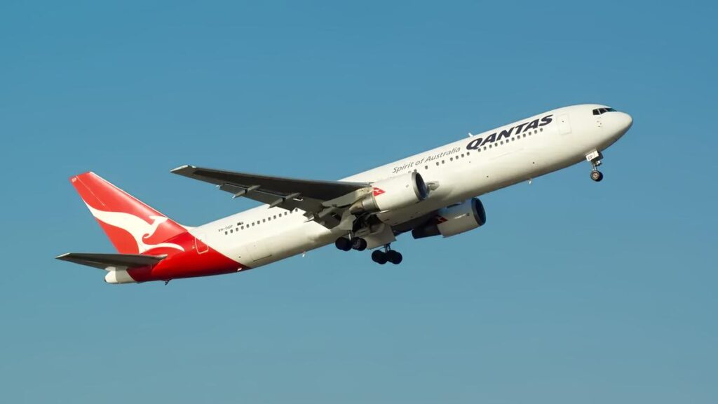 Allerta cimici dei letti su un aereo Qantas: disinfestazione a Fiumicino e volo cancellato