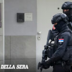 Allerta rossa a Belgrado dopo accoltellamento di guardia dell'ambasciata israeliana, aggressore ucciso