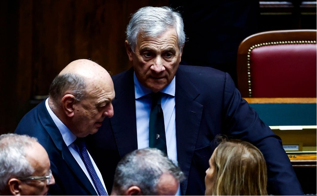 Approvata la fiducia sull'articolo 1 della legge elettorale, proteste dalle opposizioni a Montecitorio
