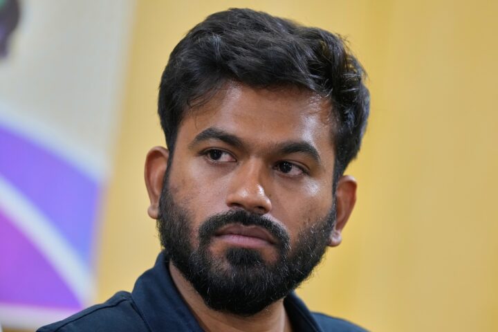 Arrestato di nuovo Abhijeet Dipke, fondatore del partito degli scarafaggi, a New Delhi