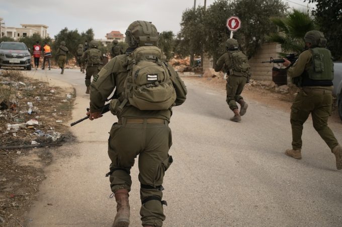 Attacco dei coloni israeliani a Abu Falah durante la raccolta delle olive: un'aggressione contro i palestinesi