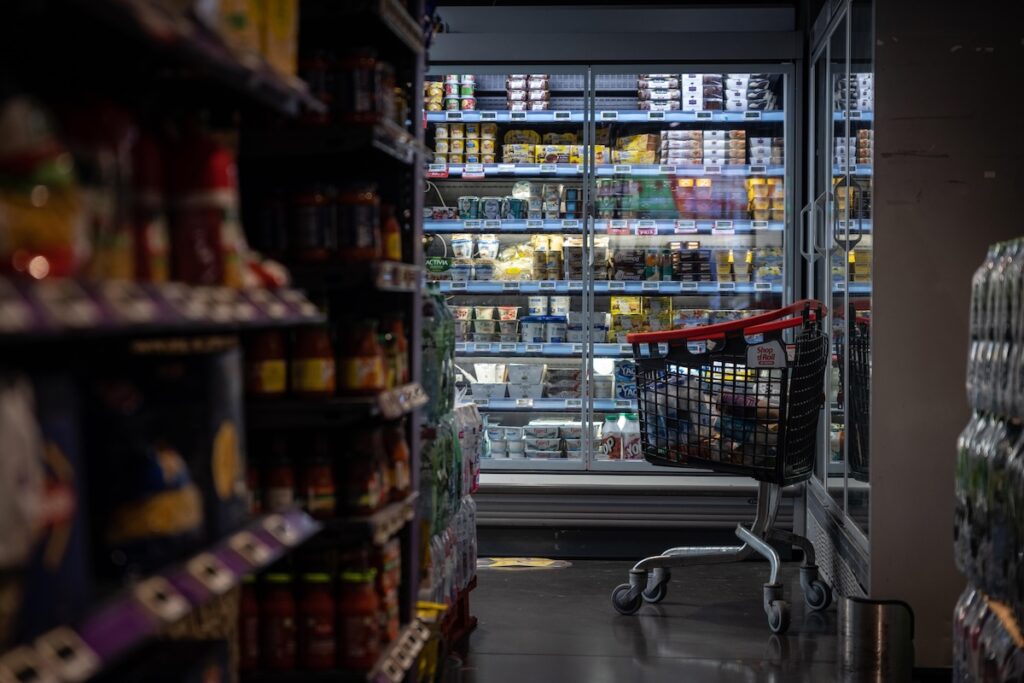Attacco informatico colpisce i frigoriferi di centinaia di supermercati francesi, indagine della procura di Parigi