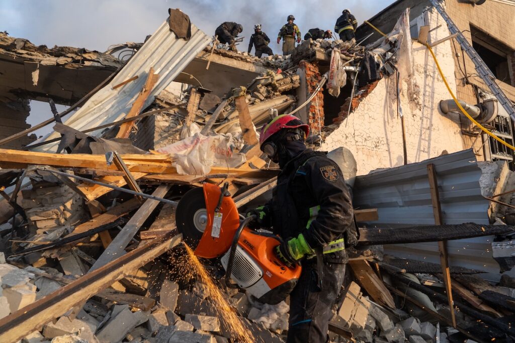 Attacco russo a Kharkiv: cinque morti e oltre 53 feriti nel bombardamento della città ucraina
