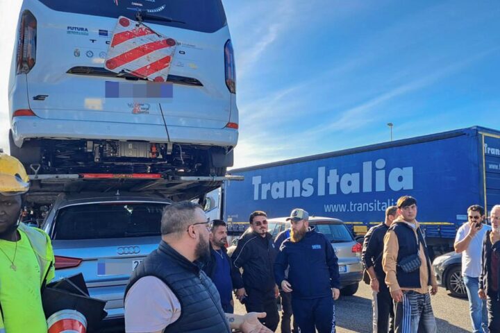 Autotrasportatori bloccano A1 e A30: attesa per la protesta a Roma Termini