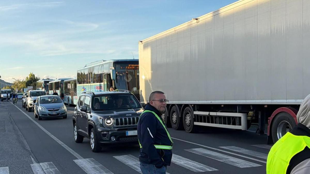Autotrasportatori in protesta in tutto il sud Italia per il caro carburante