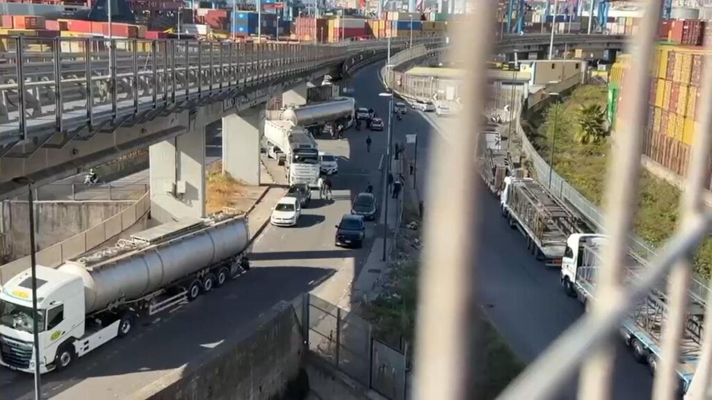 Blocco A1 e A30: protesta dei trasportatori paralizza il sud Italia e provoca crisi nei supermercati