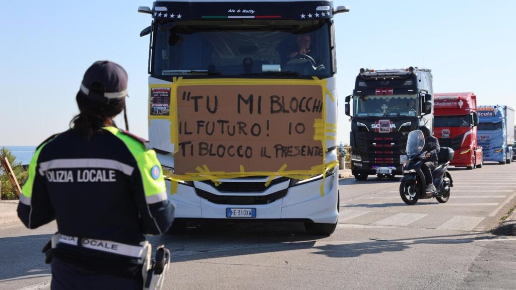 Blocco dei tir in Italia: crisi dei rifornimenti e reazione del governo