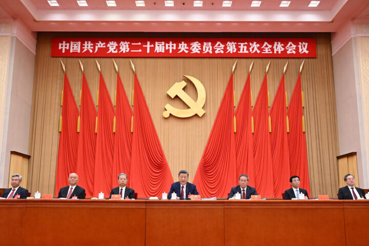 Calano i partecipanti alle riunioni del Comitato centrale del Partito Comunista Cinese