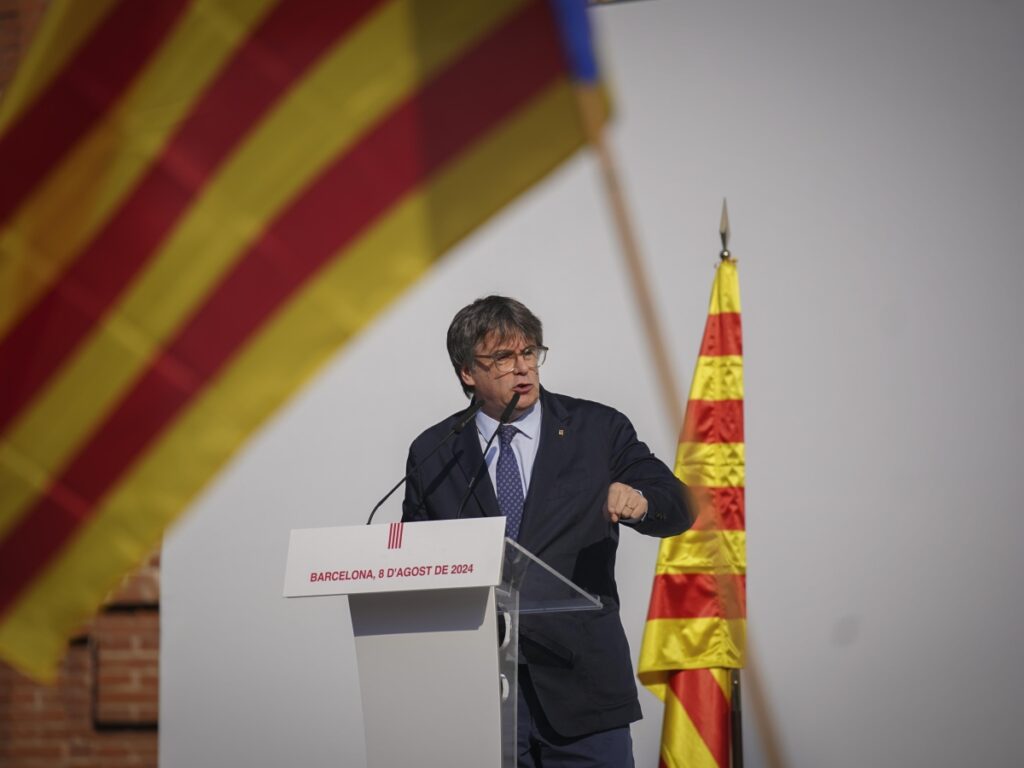 Carles Puigdemont rifiuta di sostenere i decreti sulla casa mentre la Corte decide sul suo futuro