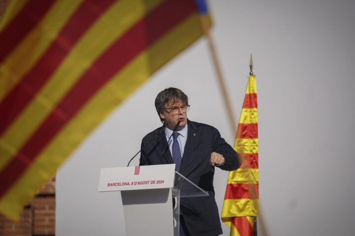 Carles Puigdemont rifiuta di sostenere i decreti sulla casa mentre la Corte decide sul suo futuro