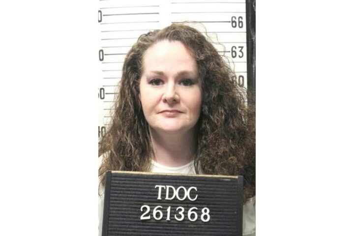 Christa Pike dimessa dall’ospedale dopo due iniezioni letali fallite in Tennessee e riportata in carcere