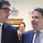 Conte avverte il Pd: "Le primarie non diventino un duello, Schlein garantisce la presenza di Renzi"