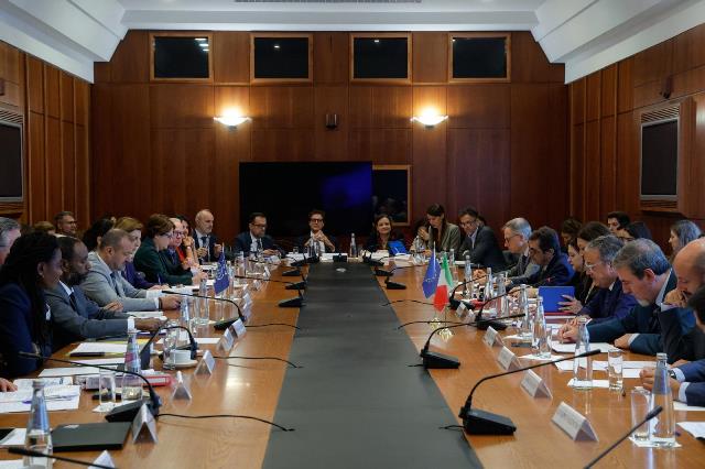 Dell'Utri incontra l'OIM per rafforzare la cooperazione sulla migrazione nel Mediterraneo Centrale