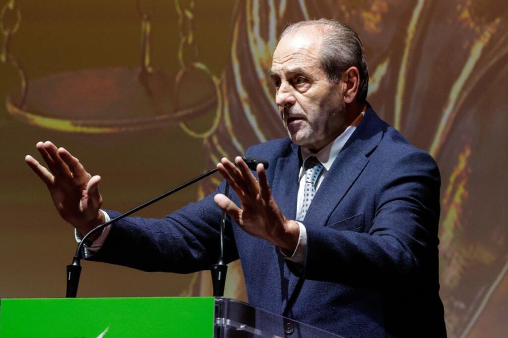 Di Pietro si difende dalla critica sulla sua autocandidatura per il Csm, oggi prima votazione alla Camera con fumata nera