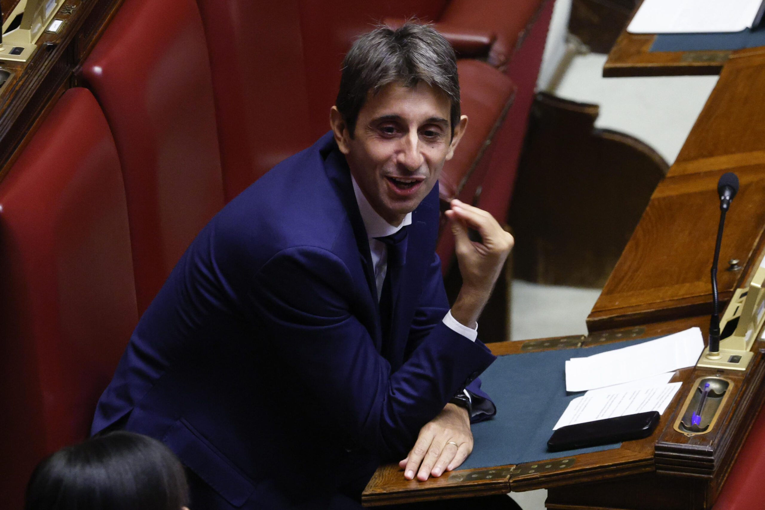 Donzelli e Costa sorveglianti sui voti, Cuperlo commenta l'apertura di un hotel a Botteghe Oscure