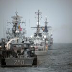 Due navi cisterna colpite da droni nel mar Nero vicino alla Romania, sette dispersi