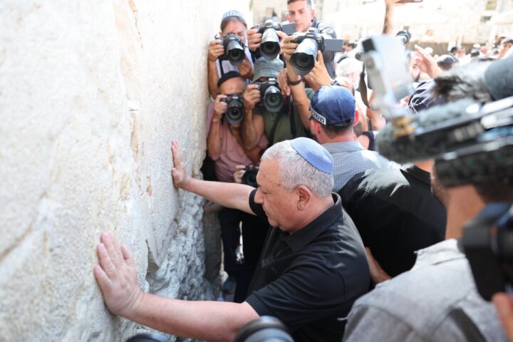 Elezioni in Israele: Netanyahu affronta la sfida per la sua sopravvivenza politica