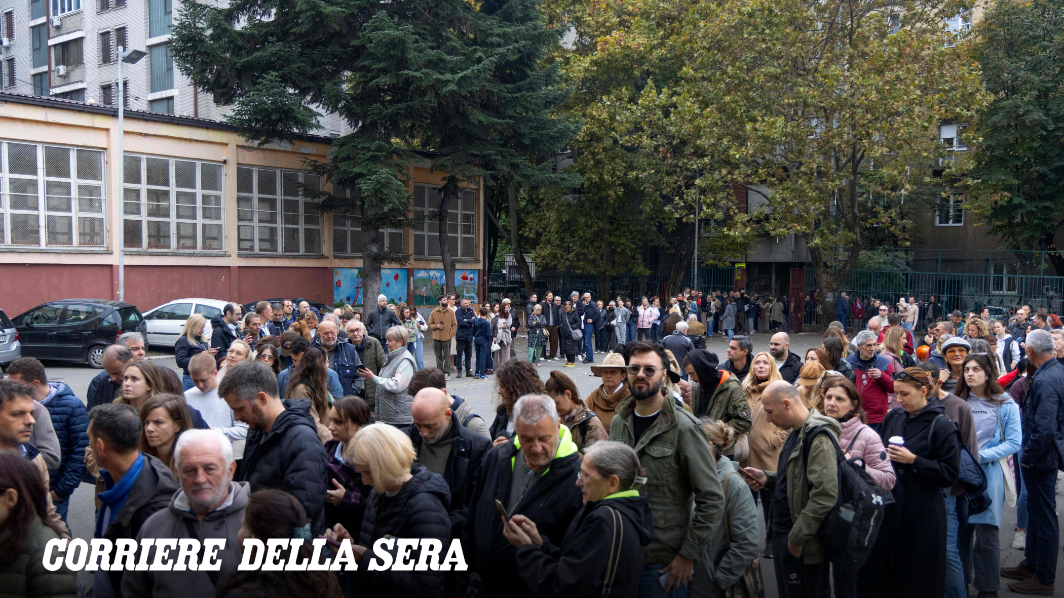 Elezioni in Serbia: affluenza record e studenti sfidano il partito di Vučić