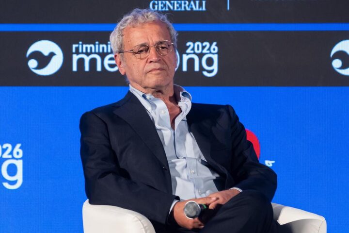 Enrico Mentana annuncia l'addio al tg de La7: “Il 23 dicembre sarà il mio ultimo giorno”