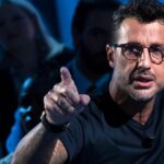 Fabrizio Corona aggredito e rapinato da sei uomini a Milano: cacciavite e furto di gioielli