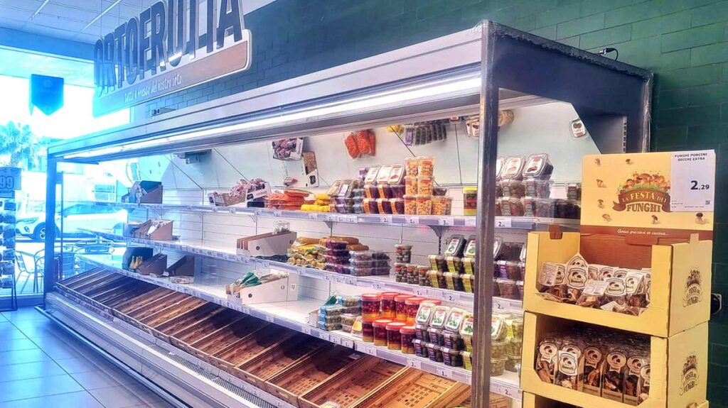 Farmacie a rischio paralisi in Campania: scorte alimentari esaurite dopo blocco autotrasportatori