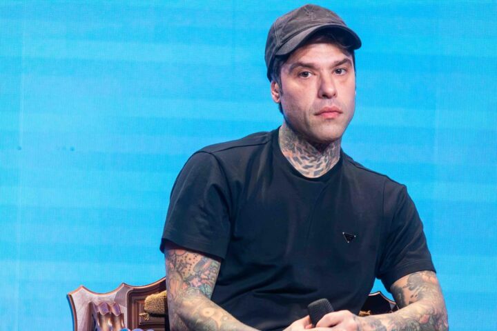 Fedez aggredito da buttafuori in un club di Milano dopo una foto scattata da un cameriere