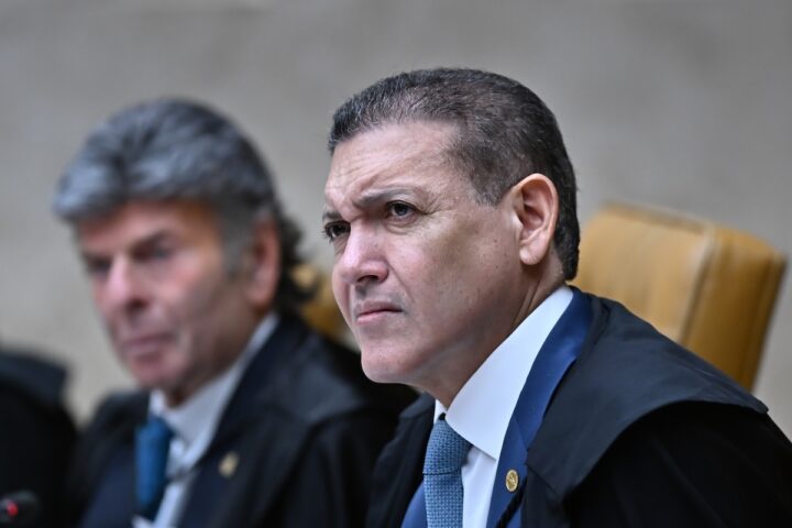 Flávio Bolsonaro chiede l'annullamento del secondo turno delle elezioni presidenziali brasiliane