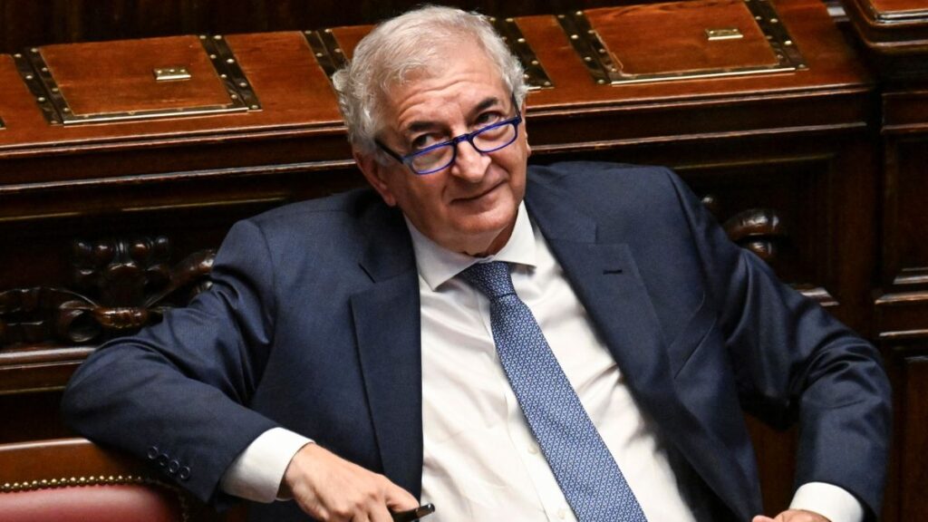 Foti, dopo l'imprecazione alla Camera, pubblica su WhatsApp: «Sii orgoglioso, l'ho sdoganato»