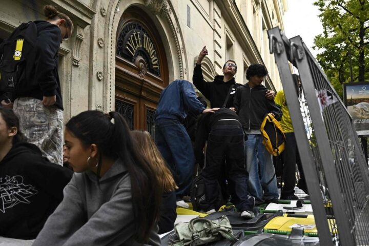 Francia, sabato di proteste: rischi di violenza e intervento delle forze dell'ordine