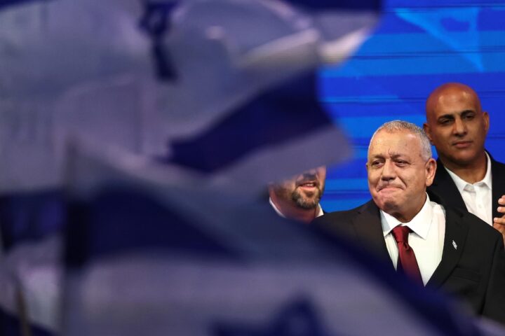 Gadi Eisenkot sfida Netanyahu alle elezioni israeliane del 27 ottobre, risultati incerti per il futuro politico