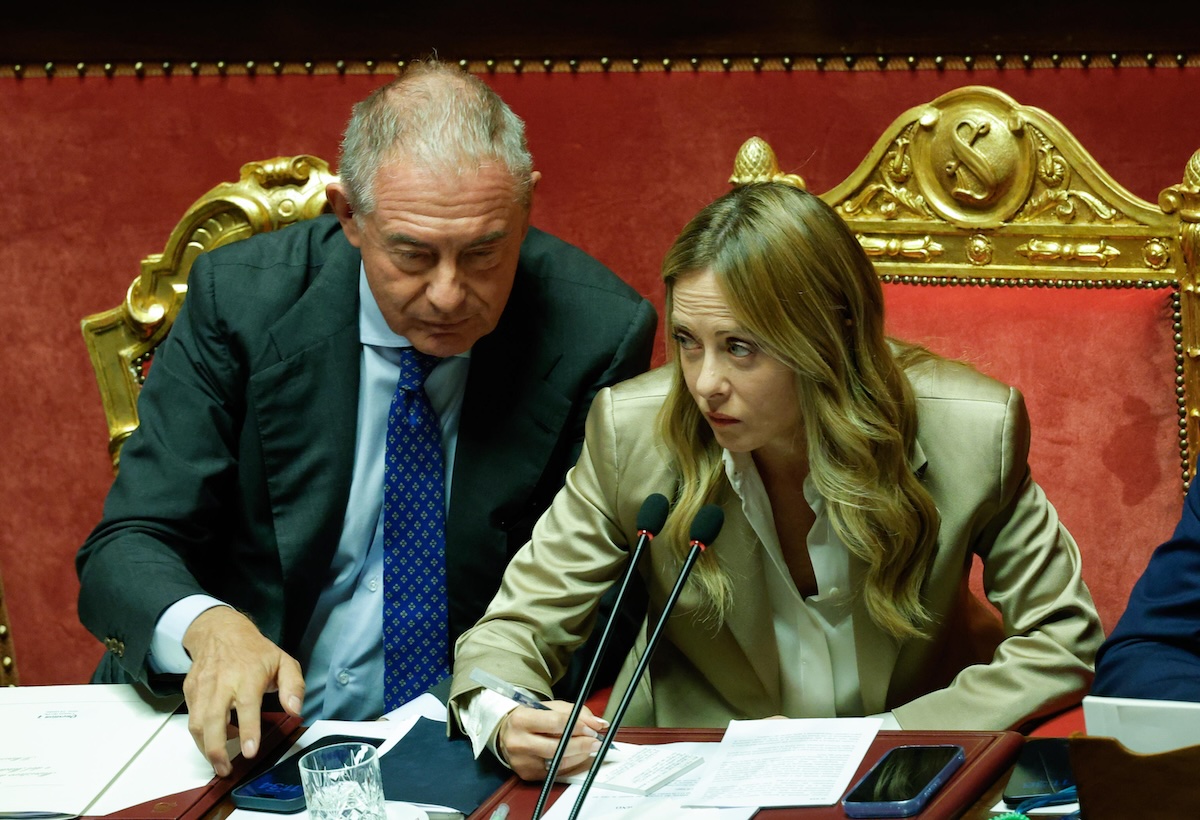 Gasolio russo, Futuro Nazionale chiede al governo di negoziare con Mosca mentre Urso ridimensiona l'intesa