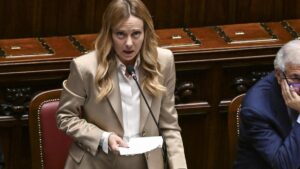 Giorgia Meloni annuncia nuove misure contro la violenza nelle manifestazioni e responsabilità per i genitori