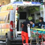 Giovane di 23 anni in gravi condizioni dopo caduta dal tettuccio di un'auto in movimento a Treviso