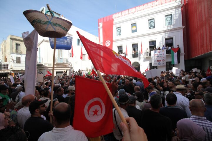 Grandi proteste in Tunisia contro il presidente autoritario Kaïs Saïed e la crisi economica