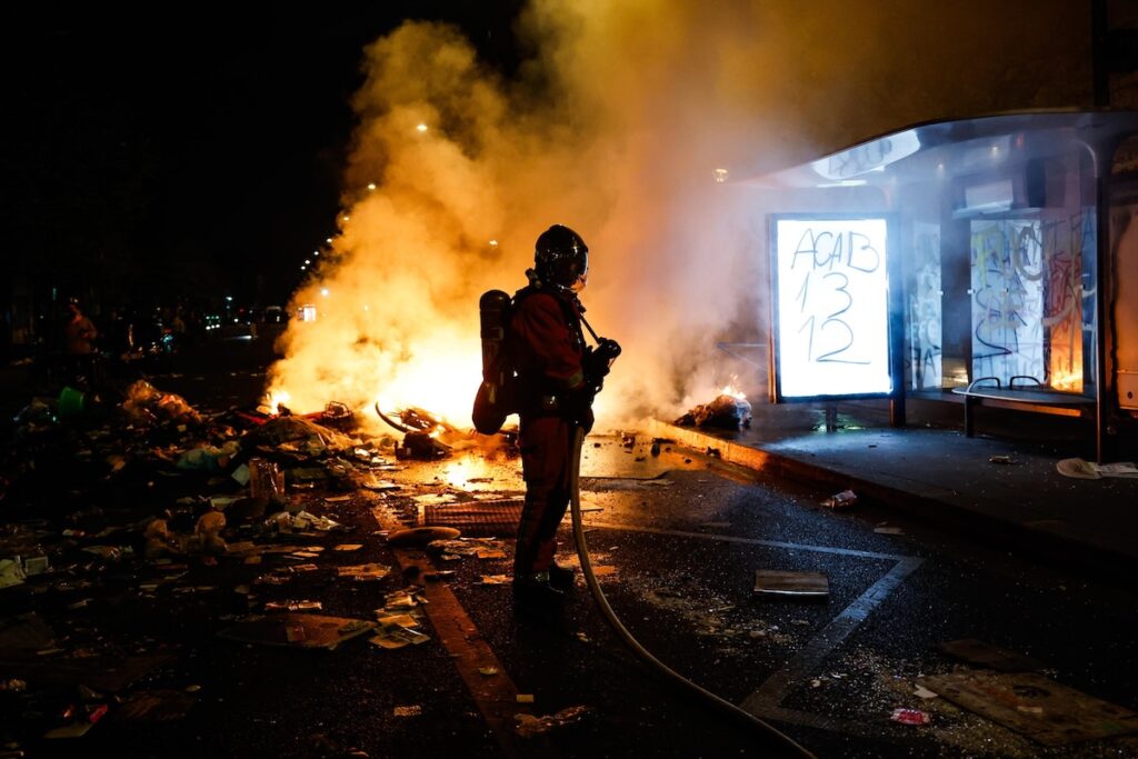 I politici francesi si incolpano per le violenze durante le proteste del 17 ottobre