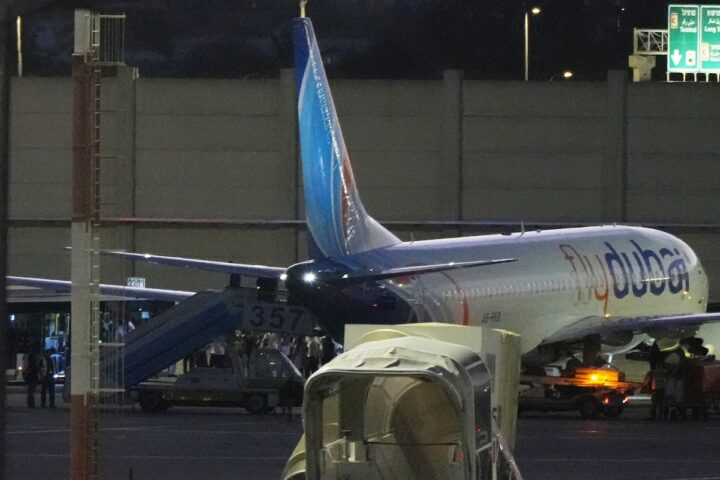 Identità dei piloti del volo Flydubai rimane ignota dopo dirottamento in Arabia Saudita