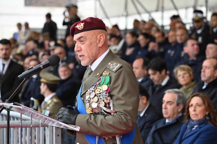 Il generale Masiello: «L'Italia è già in guerra». La guida all'autodifesa dei soldati contro le minacce ibride