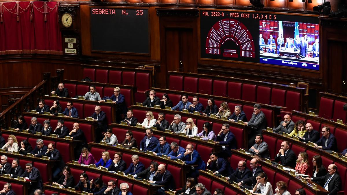 Il governo presenta la fiducia alla Camera sui primi tre articoli della riforma elettorale