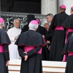 Il Papa invita i vescovi a considerare la distanza tra il sesso nella società moderna e l'insegnamento della Chiesa