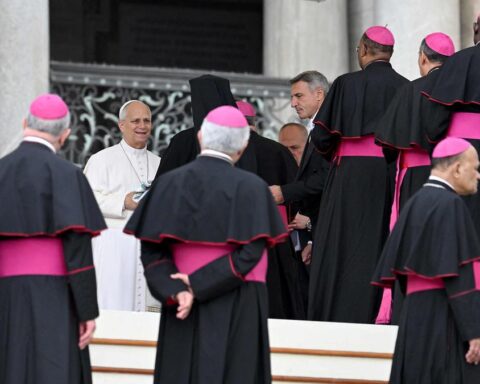 Il Papa invita i vescovi a considerare la distanza tra il sesso nella società moderna e l'insegnamento della Chiesa